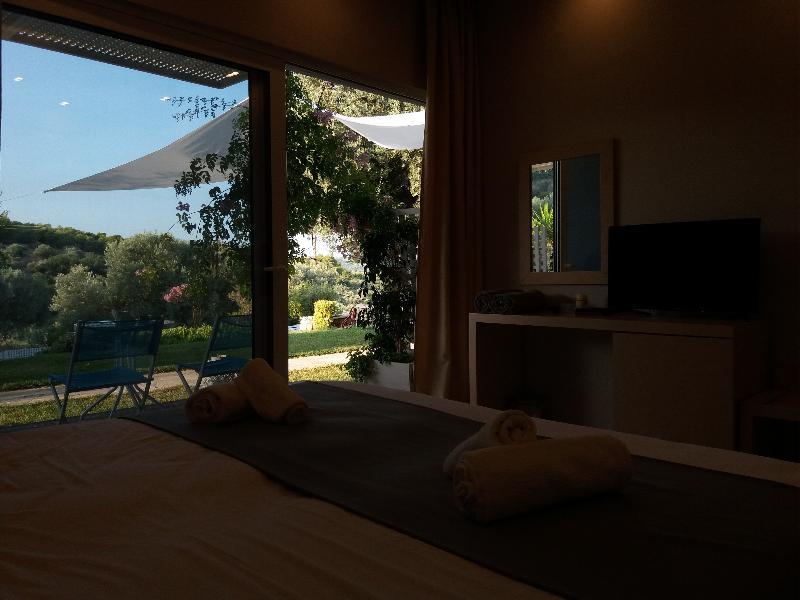 Sunny Place Resort Kranidi Exteriör bild